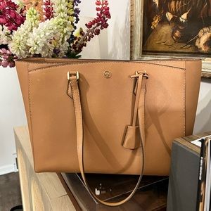 Large Tory Burch Robinson tote in Cardamom